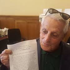 Il mestiere scompare e il giornalismo resiste a fatica