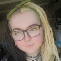 Francesca Cox's Instagram, Twitter & Facebook