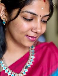 Day 8 🦚 . The classic zari-less Kanchipuram 🔥 … I know I would pause with  second thoughts before ever choosing one myself. After all, with the same  amount, one could bring