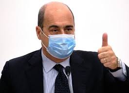 Infatti non si dovrebbe dimettere, bisognerebbe solamente buttarla fuori a calci nel culo. Anche Il Pd Implode Dopo L Accordo Con La Destra Zingaretti Si Dimette Farodiroma