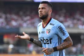 Er erhielt einen zweijahresvertrag bis zum 30. Dani Alves Says He Turned Down Barcelona And Juventus Before Sao Paulo Transfer Bleacher Report Latest News Videos And Highlights