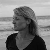 Anna Nardelli's Instagram, Twitter & Facebook