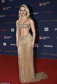 Born december 16, 1997 in stockholm, sweden. Zara Larsson Shows Off Her Amazing Physique At The Swedish Sports Awards Oltnews