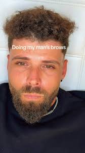 היום המטופל המיוחד שלי היה… בעלי 🫶🏻, גם עליו אני מיישמת את כללי הגבות  דיוק, ניקיון והתאמה למבנה הפנים, בלי לוותר על המראה הטבעי והאסתטי ,  #עיצובגבות #בארשבע #eyebrows