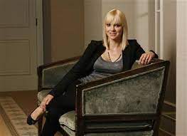 Once it subsides into squishy wedding pornography, it is all but unendurable. Review Witless What S Your Number Waste Of Anna Faris