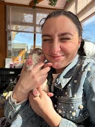 Julie Damico's Instagram, Twitter & Facebook