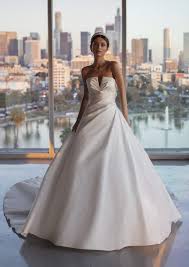 Pronovias barcelona 2020 → 2021. Pronovias Cruise Collection 2021 Due Linee Per Vere Star Di Hollywood