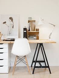 10 Minimal Office Spaces That You Will Be Smitten With Deco Bureau Deco Maison Coin Bureau