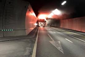 Asker og bærum brann og redning har nå ansvaret for slukkeinnsats fra «sin» side av tunnelen. 600 Flere Lastebiler Inn I Oslo Hvert Dogn Lastebil No