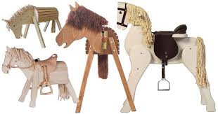 Ob Schaukelpferd Oder Voltigierpferd Ein Holzpferd Ist Der Traum Von Kindern Die Das Gefuhl Des Reitens Im Eige In 2020 Holzpferd Holzpferd Garten Schaukelpferd Holz