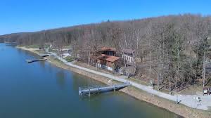 Am nördlichen ufer befinden sich außerdem segelbootshäfen und ein restaurant der ellertshäuser see ist ein beliebtes ausflugsziel für familien. Der Ellertshauser See 2017 Youtube