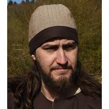 Weiße gepolsterte Bundhaube