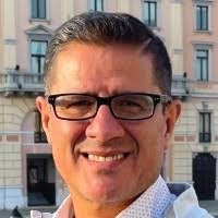 Augusto Lecaros's Instagram, Twitter & Facebook