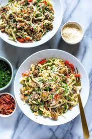 This Easy Healthy Pasta Carbonara Is An Indulgent Lighter Version Of Pasta Carbonara With Turkey Healthy Pasta Carbonara Favorite Pasta Recipes Pasta Recipes