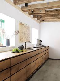 Cuisine Bois Massif Cuisine En Longueur Deco Poutres Apparentes Cuisine Bois Cuisine Bois Moderne Cuisine Bois Massif