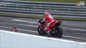 The yamaha motogp factory squad is planning to unveil their very own holeshot device for testing during the upcoming sepang winter test session. Andrea Dovizioso Sepang Test Holeshot Device Youtube