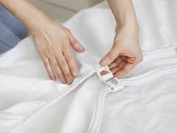 So Long Sagging And Shifting Fitted Sheets They Stay Neatly In Place Thanks To This Simple But So Smart Solution Fitted Bed Sheets Bed Sheets Scrunchies