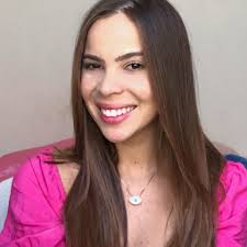 Que bolsa cafona é essa? Eu ja dava uma bolsada na Cora pra aprender  #VerdadesSecretas