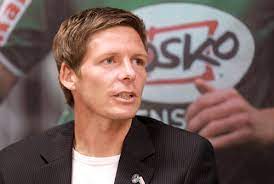 Statistica che dimostra il rendimento completo di oliver glasner. Grunes Licht Fur Rucktransport Von Oliver Glasner Sv Ried