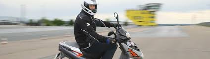 Sicherheitstraining Fur Mopeds Roller Und 125er Fahrsicherheitszentrum Sachsenring