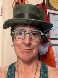 Hello everyone! Thanks for having me in the group. I'm Liz and I'm based in  the West Midlands. I love Glastonbury