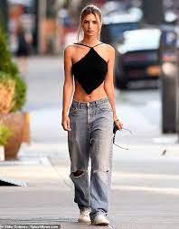 Emily o'hara ratajkowski was born in london, england, to american parents, kathleen (balgley), a professor, and john david ratajkowski, a painter. Emily Ratajkowski Teases Her Taut Abs While Walking The Dog With Husband Sebastian Bear Mclard Readsector