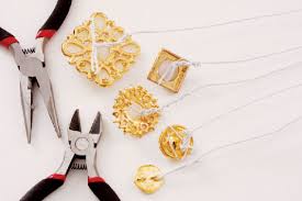 4.7 out of 5 stars. Diy Brooch Wedding Bouquet Made Of Vintage Family Brooches And Pearls