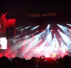 Lees meer op nos.nl of de . Nos Alive Festival Unterkunft Finden Hometogo