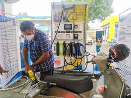 Is this how petrol pump cheating their customers? Petrol Pump In Pune Goes Atmanirbhar Customers Can Refuel Without Help