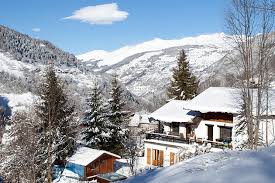 Featured amenities include luggage storage and laundry facilities. Auberge Sur La Montagne All At Ski