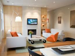 Abgetrenntes modernes wohnzimmer mit weißer wandfarbe, dunklem holzboden, kaminofen und braunem boden große pflanzen in großen töpfen beleuchtungskonzepte fürs wohnzimmer. Wohnzimmer Modern Einrichten 59 Beispiele Fur Modernes Innendesign