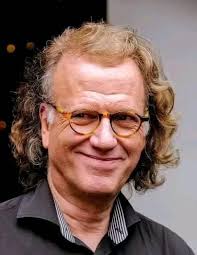 Real talk, how can anyone admire this guy when he does 💩 like this?!? 🤣