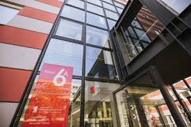 It was founded in east germany in 1945 and continued publication after reunification. Ersties Einschreibung Studium Hwr Berlin