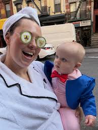 Our first Halloween 🎃 as a family! Smushy was Porky Pig 🐷 , I was a spa  lady 🧖‍♀️, and @john_colver was a South American goal keeper from the  early 90's, obviously