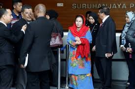 Did you scroll all this way to get facts about thomas daughter? Malaysia S Former First Lady Makes Fashion Statement