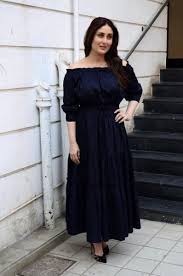 Kareena Kapoor Looks Gorgeous As She Goes Live For Facebook Fans On Valentines Day 2017 Designer Dresses Indian All Black Dresses Dress Indian Style
