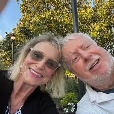 How to cook and serve salmon gefilte fish?