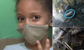 Una niña de 7 años