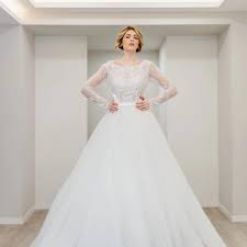 Siamo un negozio specializzato nella realizzazione di bomboniere per ogni occasione, abiti da sposa e dove potrai trovare anche una vasta scelta di articoli da regalo e confezioni natalizie assolutamente originali e personalizzate. Emozioni Di Rox Abiti Da Sposa Sposo E Cerimonia Home Facebook