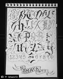 Solo recuerda que si vas a tatuarte un nombre o una palabra completa, lo mejor que que no sean todas letras mayúsculas o con muchos ribetes, porque de lo contrario será difícil de. Letras Chicanas Abecedario