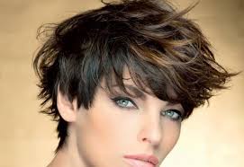 Si possono sia schiarire oppure colorare utilizzando altri colori come: Come Fare Lo Shatush Sui Capelli Corti Idee E Consigli