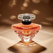 Amazon.com: Lancôme Trésor Eau de Parfum - Long Lasting Fragrance with  Notes of Rose, Lilac, Peach & Apricot Blossom - Elegant & Romantic Women's  ...