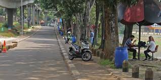 Pemprov dki jakarta tengah mengkaji wacana penerapan lockdown akhir pekan yang diusulkan oleh dpr ri. N39dxl4rksjvwm