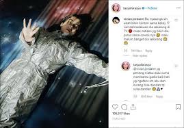 Polesan warna silver pada bagian bawah mata dan peachy blush on, pernah dilakukan oleh kedua influencer ini lho. Tasya Farasya Menohok Tampar Haters Yang Bully Kekeyi Malu Maluin Ngaku Tak Nyesel Collabs