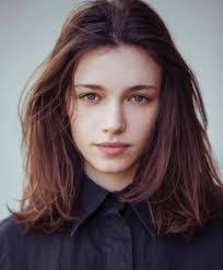 Julia Perrin's Instagram, Twitter & Facebook