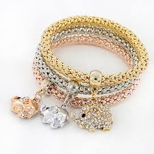 Desain trendi terbaru dalam gelang emas adalah desain gelang emas 10 gram. 53 Gambar Perhiasan Emas Gajah Hd Gambar Pixabay