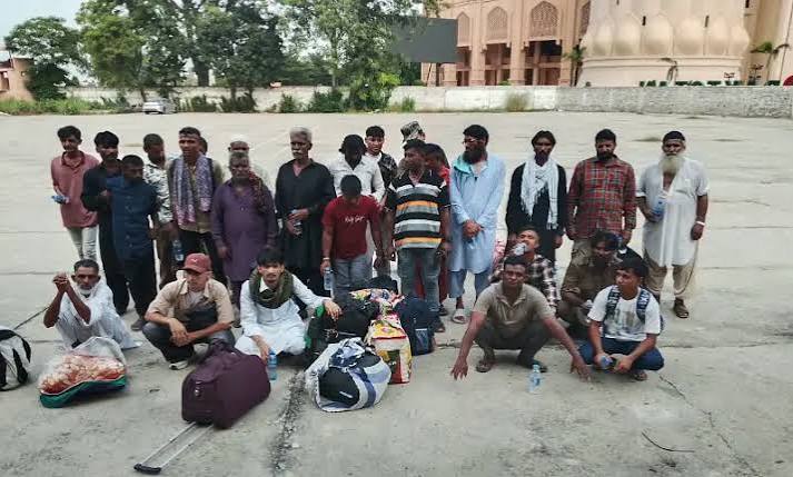  25 Pakistani nationals return home after release from Indian jails
