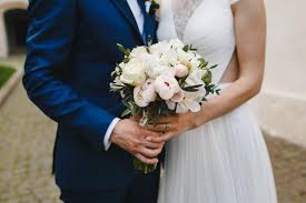 Los amores reales, bonitos y duraderos no solo te toman de la mano, sino que también te sujetan del corazón. Frases Y Pensamientos Muy Romanticos Para Usar En Los Votos Matrimoniales Vix