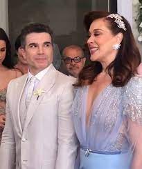 Claudia raia foi escalada para está no elenco da novela verão 90, próxima novela da faixa das 19h da globo responsável por substituir o tempo não para. Claudia Raia E Jarbas Homem De Mello Se Casam No Civil Em Sao Paulo Quem Casamentos