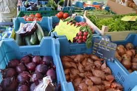 Les ventes au déballage de fruits et légumes se multiplient sur le bord des routes. Le Verger Muller Vente De Fruits Et Legumes Locaux Le Periscope